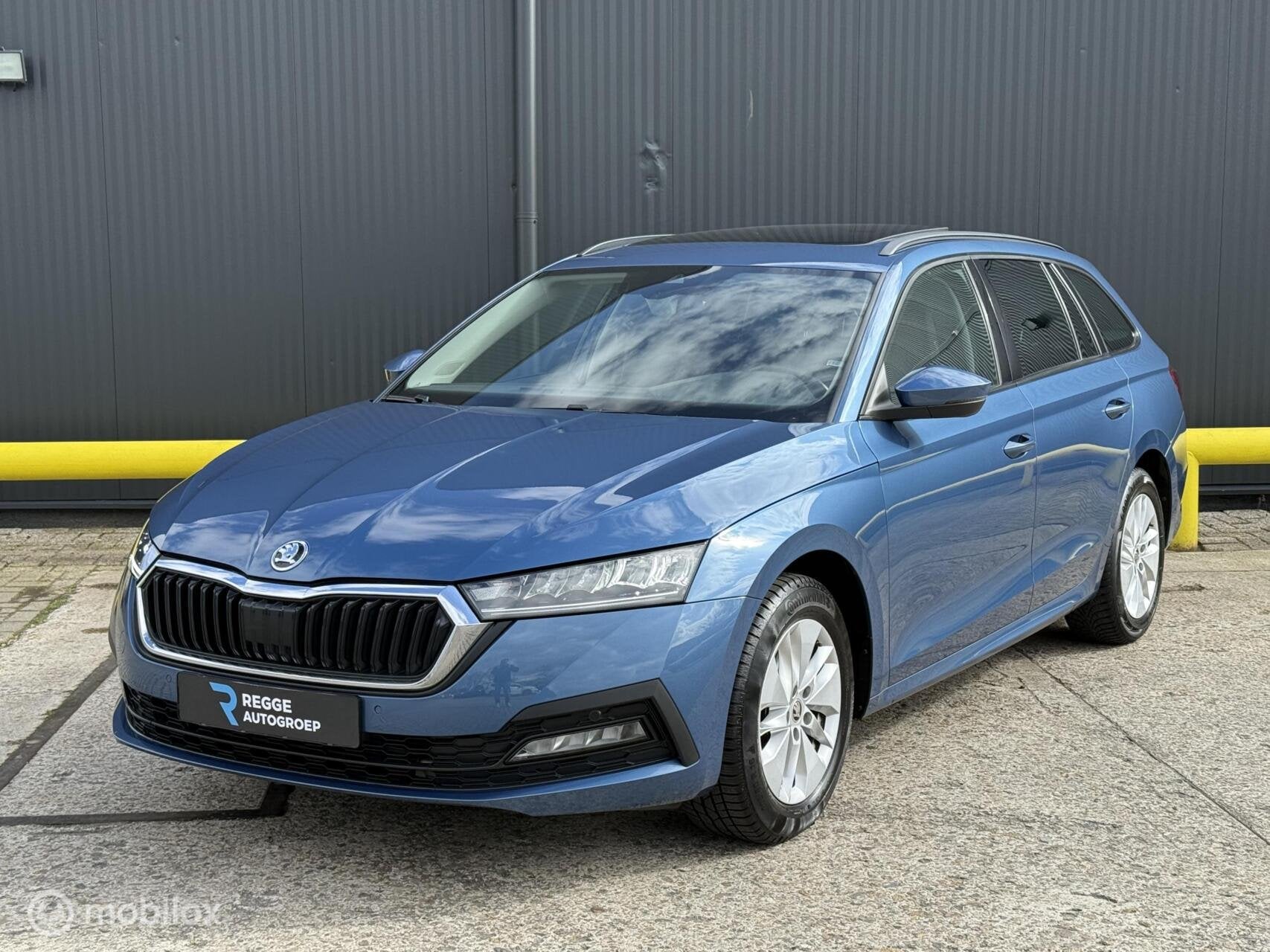 Skoda Octavia Combi 1.0 TSI Business Edition Plus PANODAK, Auto's, Skoda, Voorwielaandrijving, Gebruikt, Euro 6, Blauw