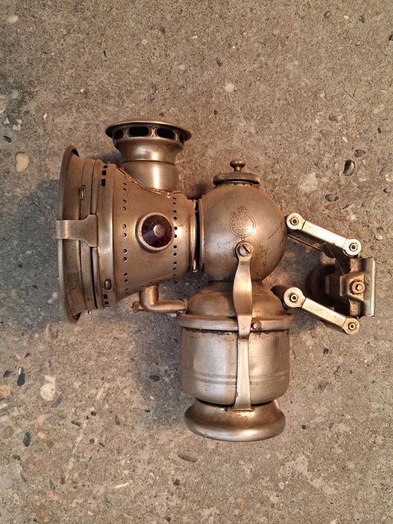 Antieke carbidlamp, Ophalen