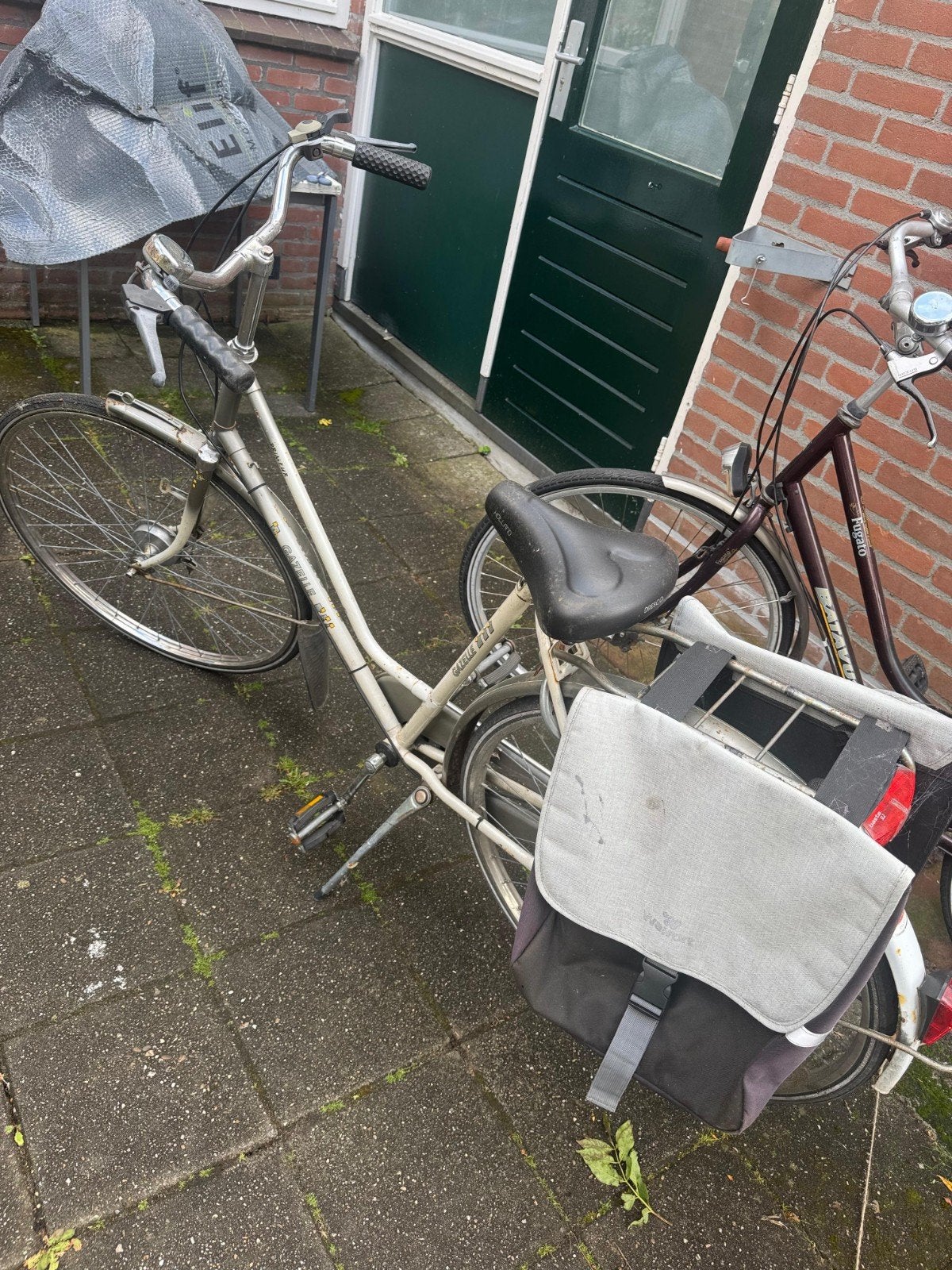 Batavus en Gazelle fietsen, Fietsen en Brommers, Fietsen | Dames | Damesfietsen, Ophalen, Gebruikt, Batavus