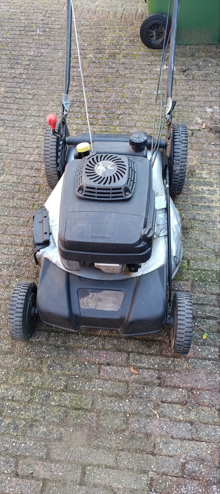 Kawasaki benzine grasmaaier, Ophalen