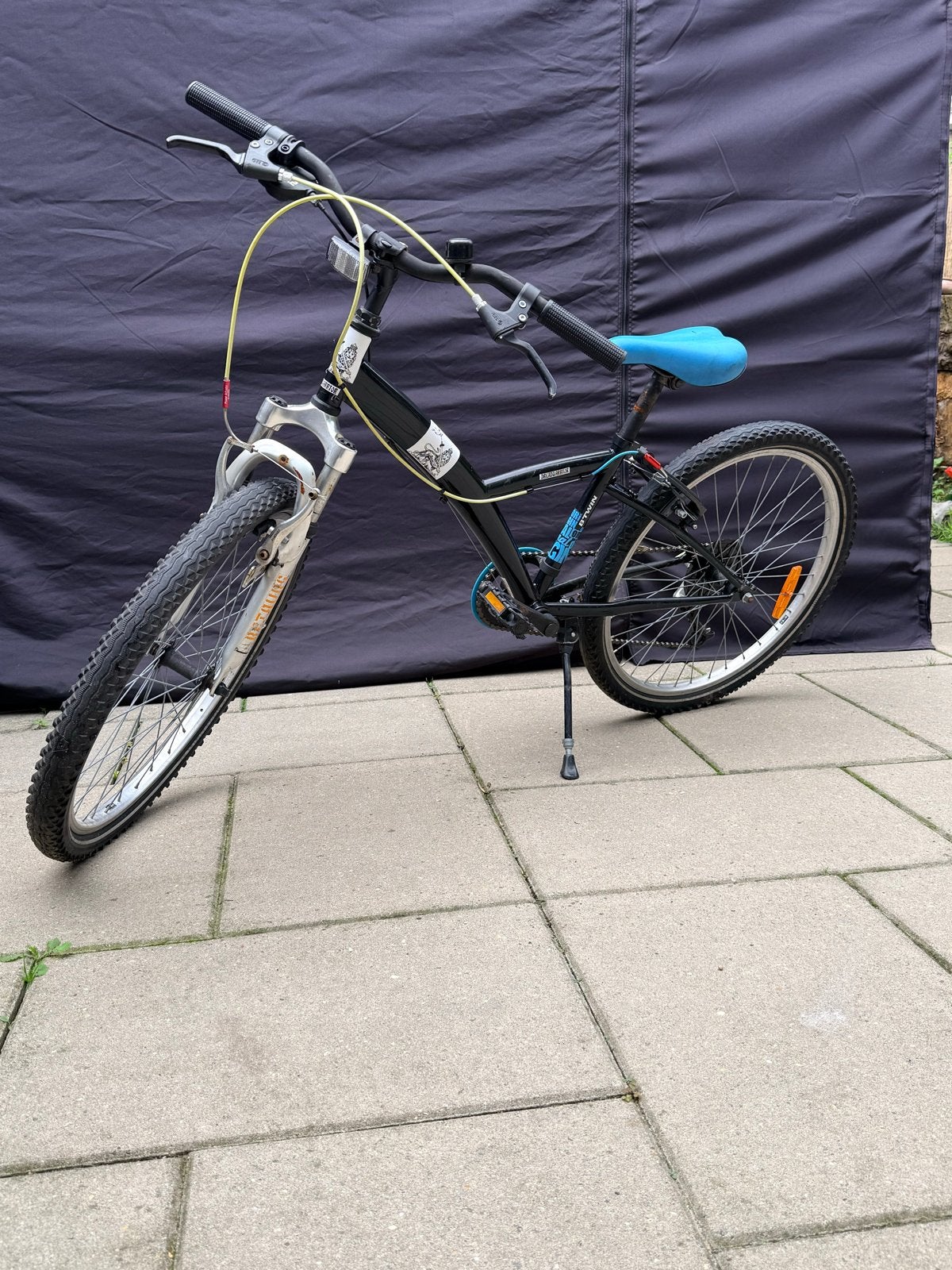 Batavus B-twin kinderfiets - Zwart met blauw zadel, Ophalen, Gebruikt
