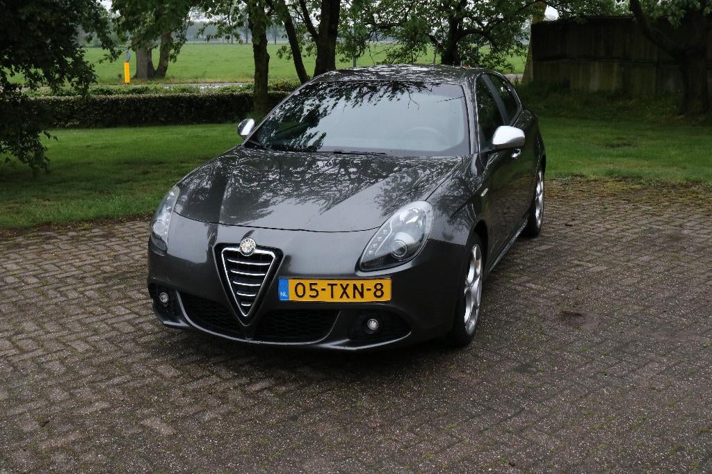 Alfa Romeo Giulietta 1.4 Turbo Multi AIR TCT 2012 Grijs, Navigatiesysteem, Stof, 1280 kg, 4 cilinders