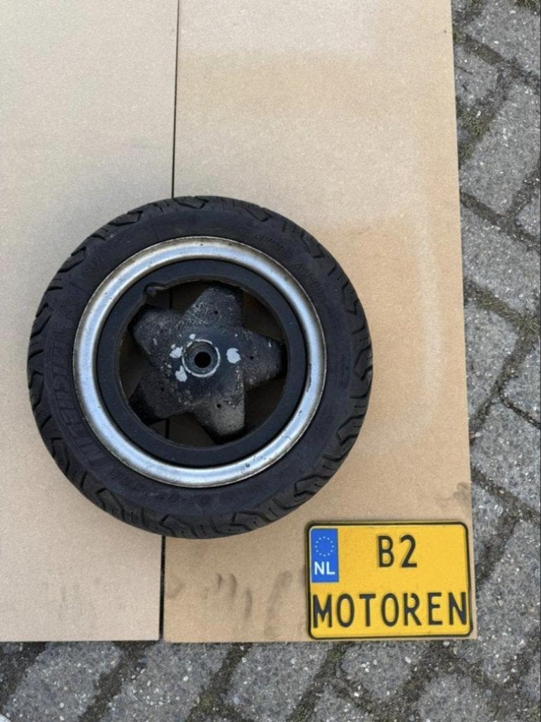Piaggio skr achtervelg nieuwe achterband, Motoren, Ophalen of Verzenden