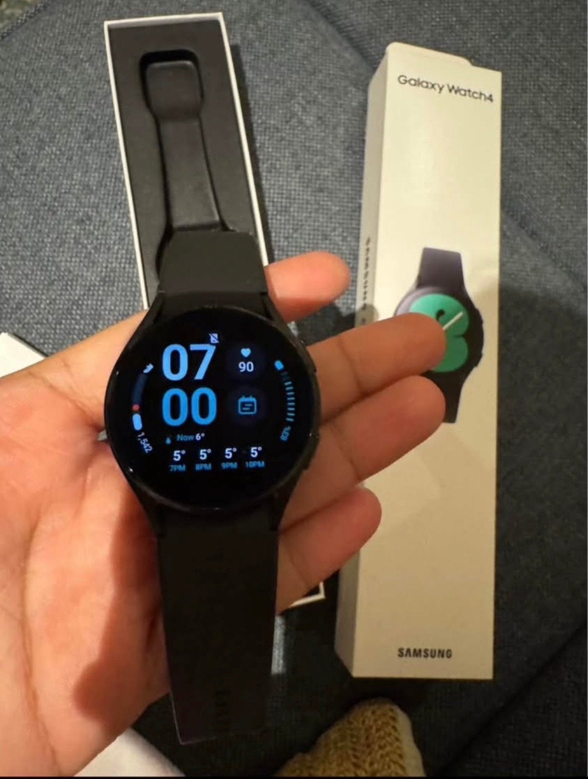 Samsung Galaxy Watch 4 - Zo goed als nieuw met 3 bandjes