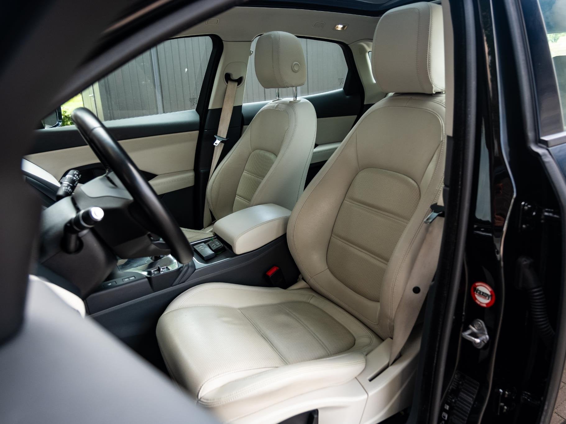 Jaguar E-PACE 2.0 P200 AWD SE Luxury | Volleder | Panoramada, 4 cilinders, Zwart, Bedrijf, SUV of Terreinwagen