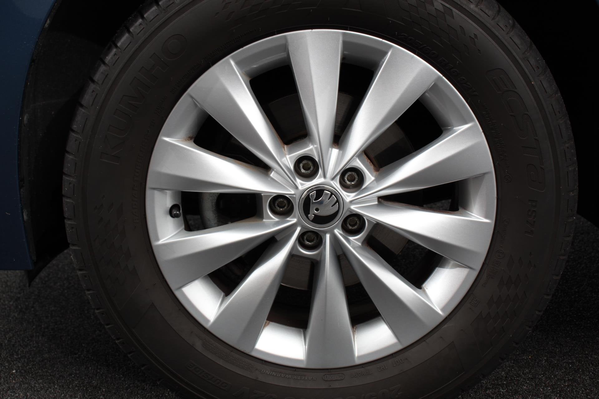 Skoda Kamiq 1.0 TSI 110 pk DSG Scoutline Dynamic Navigatie A, Stof, Gebruikt, Euro 6, Blauw