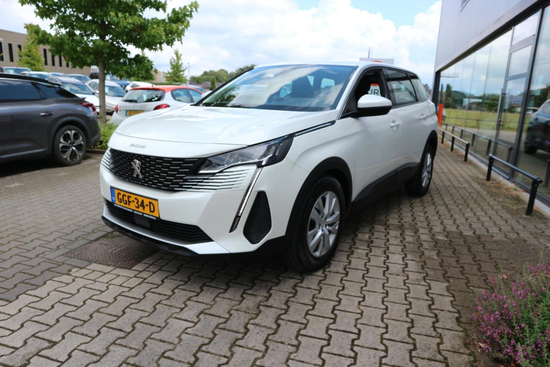 Peugeot 5008 1.2 PureTech Active AUTOMAAT 7ZITS CAMERA LED C, Auto's, Stof, Gebruikt, Euro 6, 1199 cc