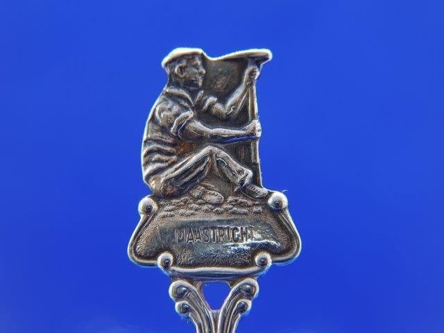 Lepeltje: Maastricht, Verzenden