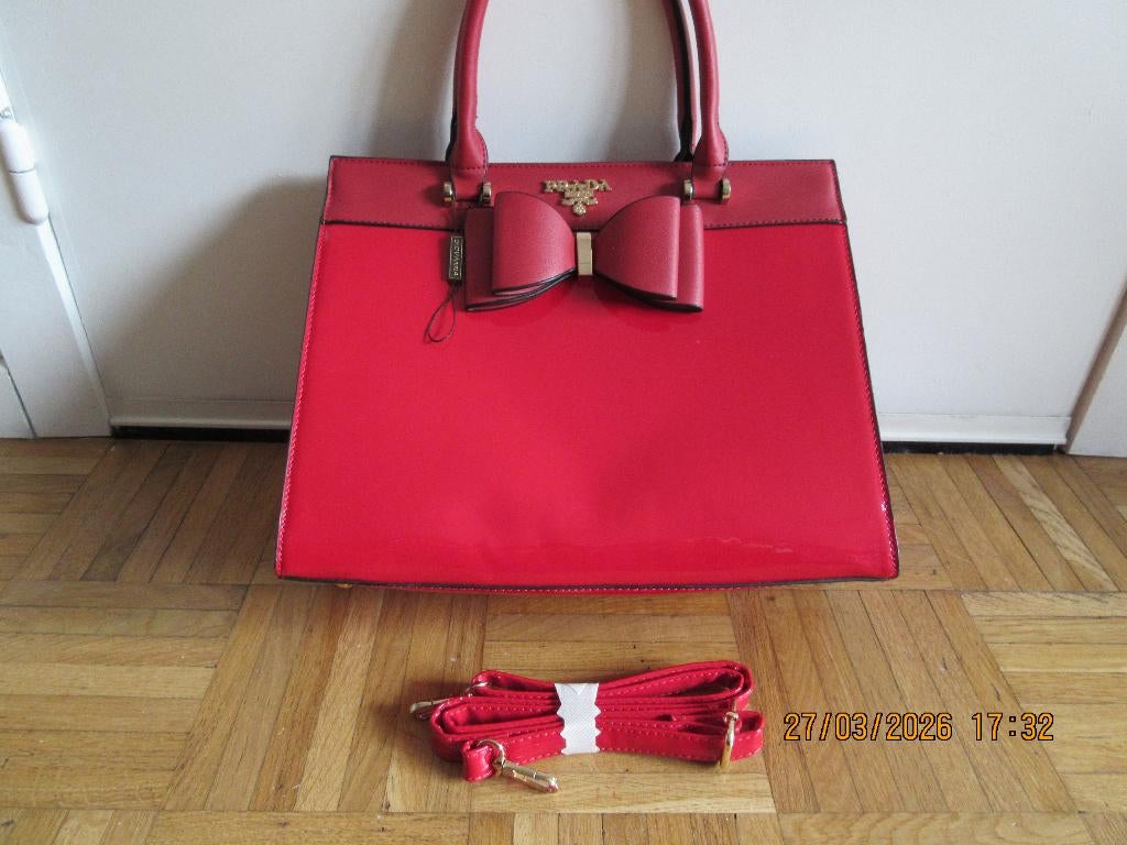handtas van Prada, Sieraden, Tassen en Uiterlijk, Tassen | Damestassen, Ophalen of Verzenden, Nieuw, Rood, Handtas