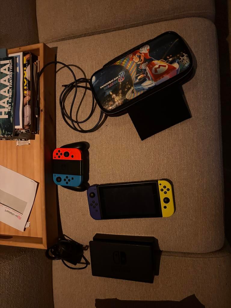 Nintendo Switch met accessoires mario kart8 Deluxe hoesj, Ophalen of Verzenden, Zo goed als nieuw