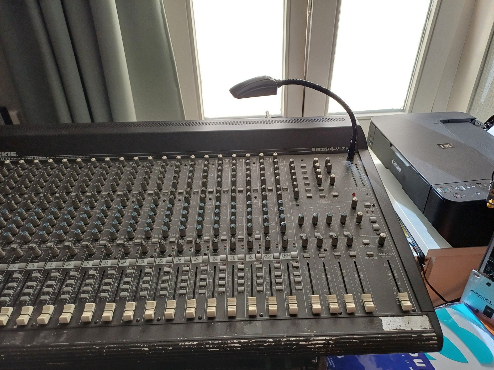 Mackie 24 ch mixer, Muziek en Instrumenten, Mengpanelen, Gebruikt, 20 kanalen of meer, Microfooningang, Ophalen