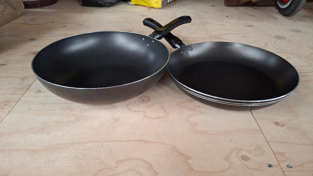 Aluminium wok en koekenpan, Ophalen of Verzenden, Zo goed als nieuw