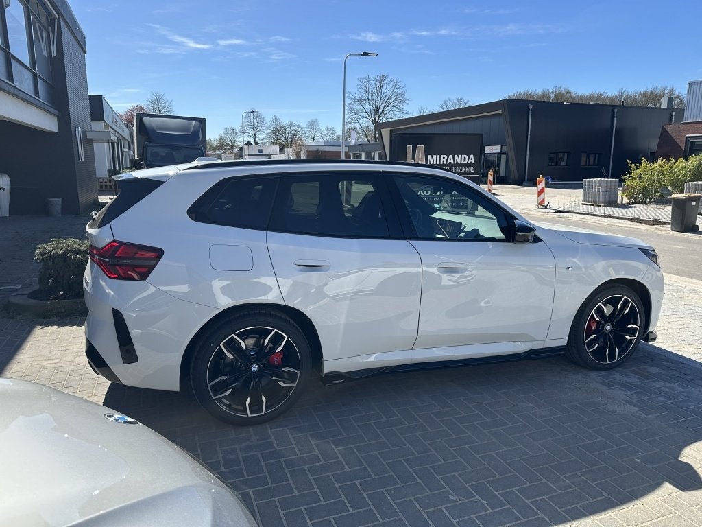 BMW X3 M50 Performance Panoramadak (bj 2025, automaat), Auto's, BMW, Lichtsensor, Gebruikt, Euro 6, 2500 kg