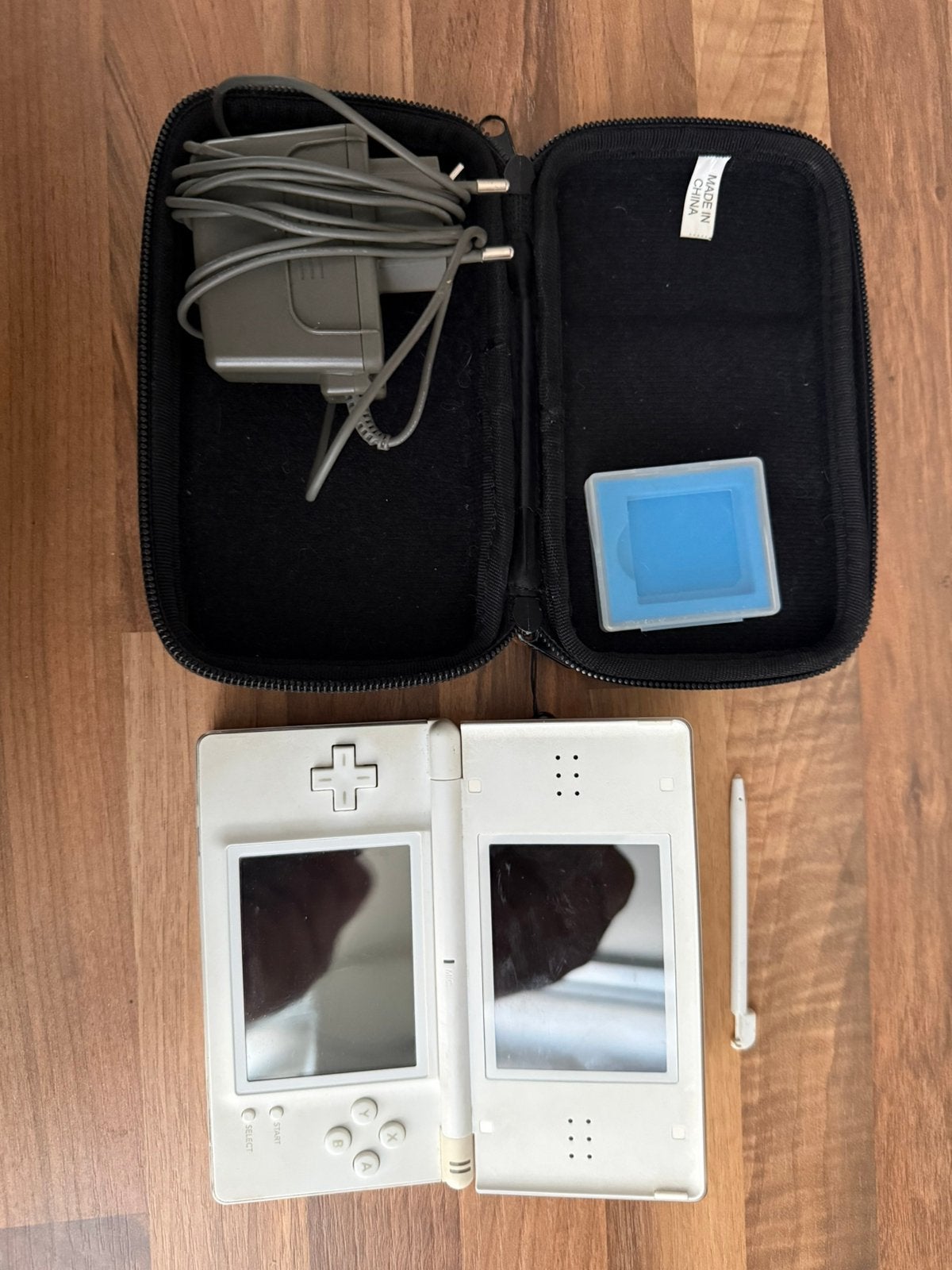 Nintendo DS met 20spelletjes + hoesje en oplader, Spelcomputers en Games, Ophalen of Verzenden, Gebruikt, DS Lite