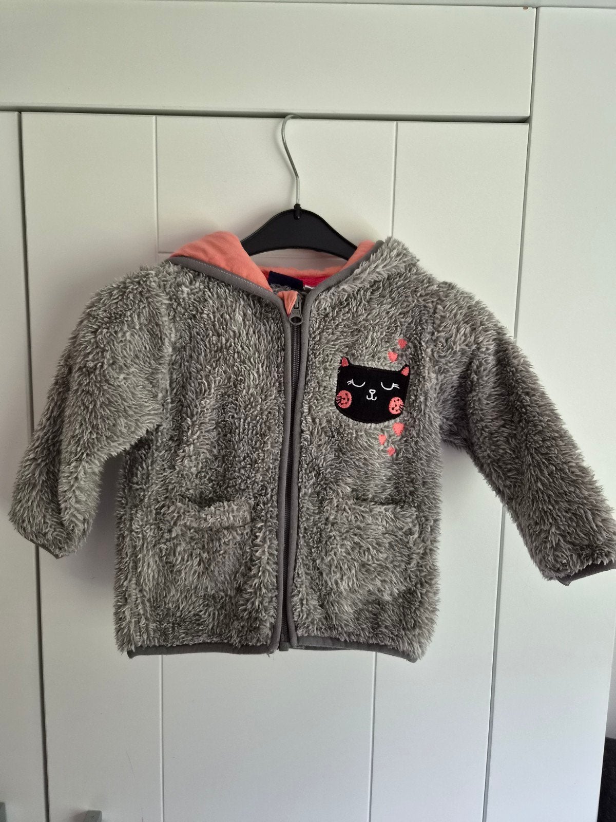 Schattig vestje met oortjes en kattenpatch - Maat 74/80, Gebruikt, Ophalen of Verzenden, Lupilu, Truitje of Vestje