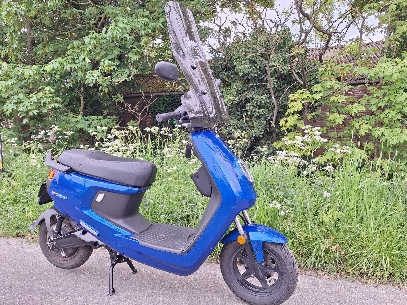 Mooie Niu Mqi sport elektrische snorscooter goedkoop rijden, Ophalen, Zo goed als nieuw