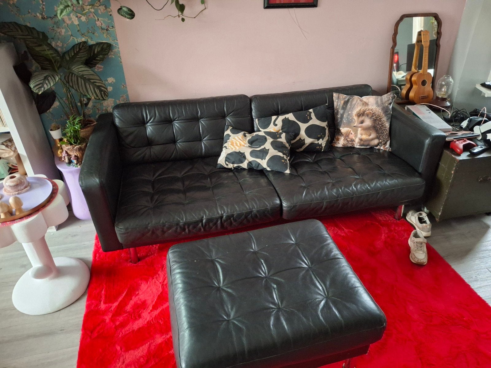 Zwarte IKEA bank met poef, 2 meter breed, Ophalen, Kunststof, Gebruikt, Driepersoons