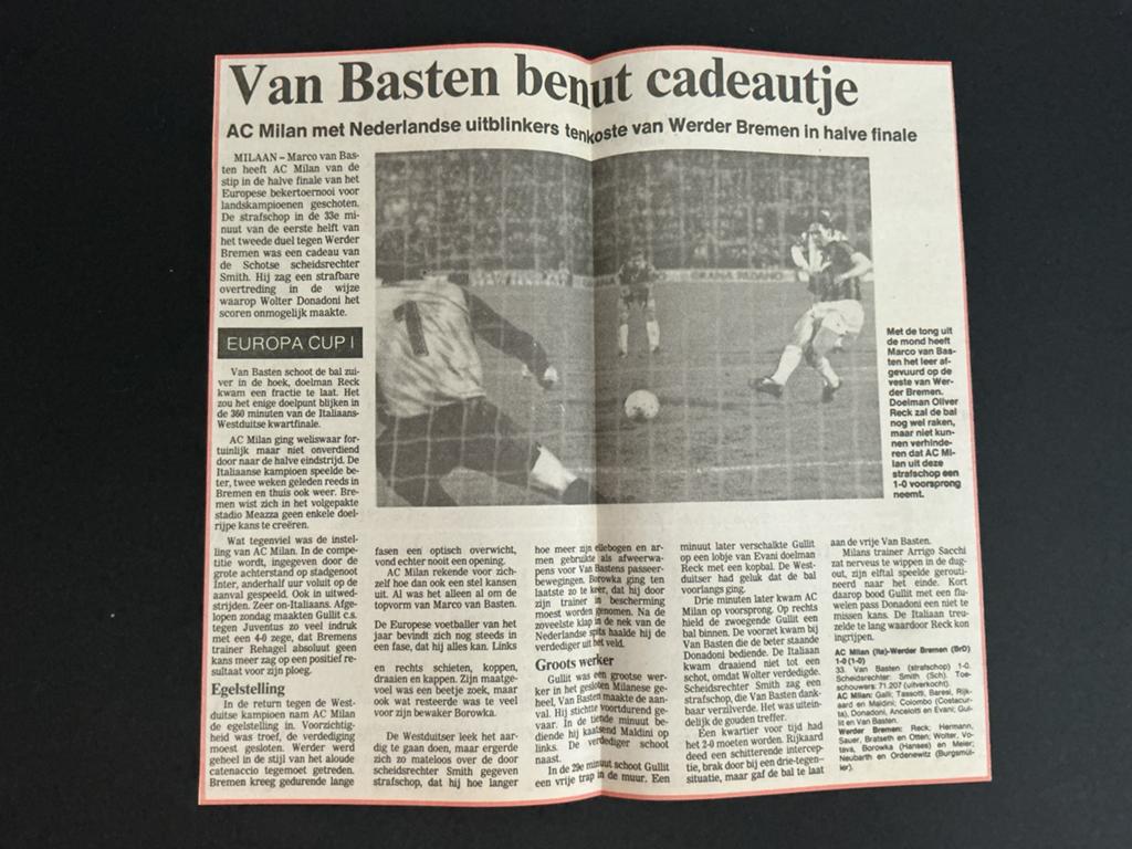 Voetbal krantenartikel AC Milan Werder Bremen 1989 v Basten, Verzamelen, Ophalen of Verzenden, Knipsel(s)