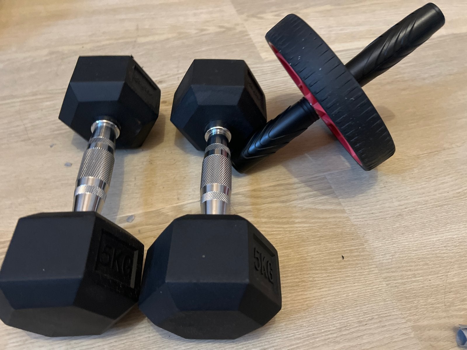Dumbbells 2x 5kg en Buikspierroller, Ophalen, Zo goed als nieuw, Armen, Dumbbell