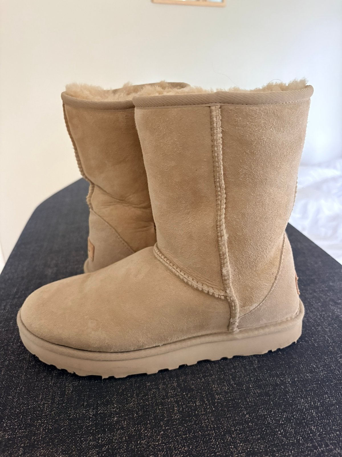 Beige Ugg  Classic Short maat 38, Kleding | Dames, Ophalen of Verzenden, Zo goed als nieuw, Beige