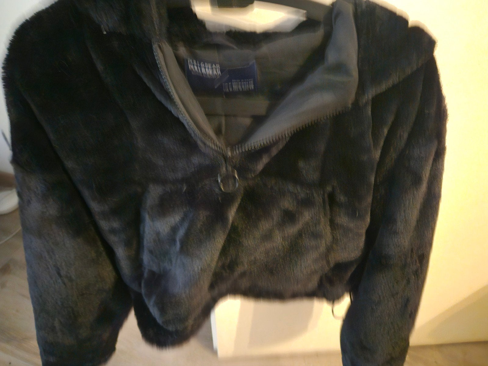 Pull&Bear kort zwart faux fur jasje met capuchon, maat M, Maat 38/40 (M), Pull&Bear, Zwart, Ophalen of Verzenden