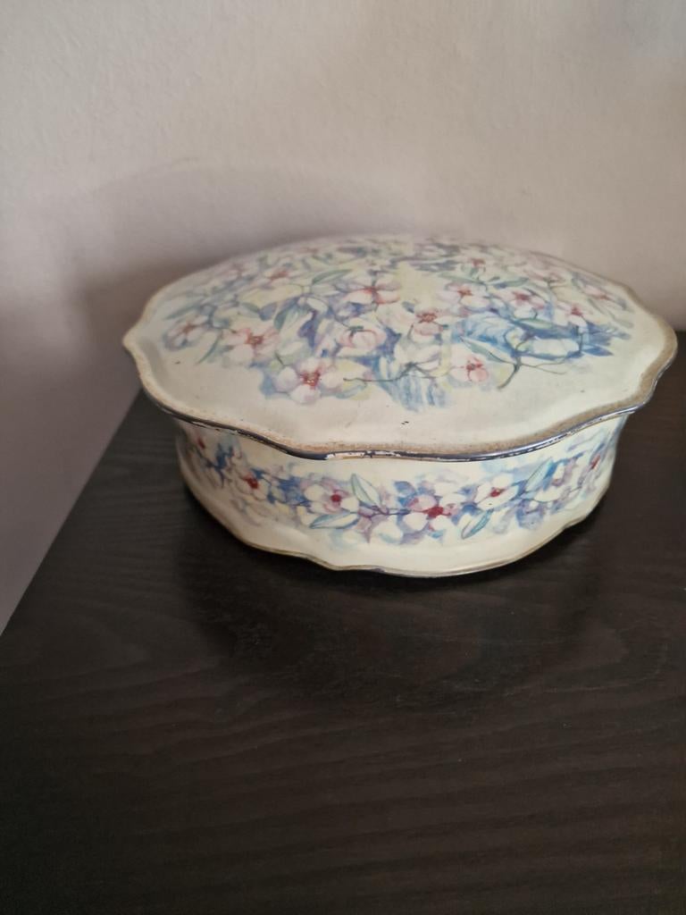 Oud koek blik - bloem motief, Ophalen of Verzenden