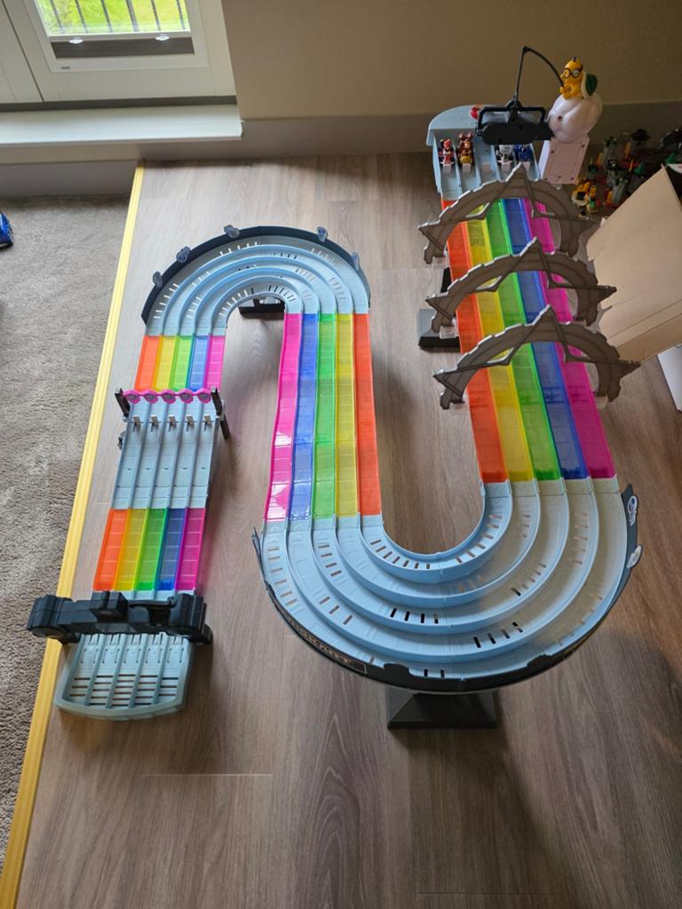 Hot Wheels Mario Kart Regenboogbaan Racebaan incl 5 karts, Ophalen, Racebaan, Zelf te bouwen, Zo goed als nieuw