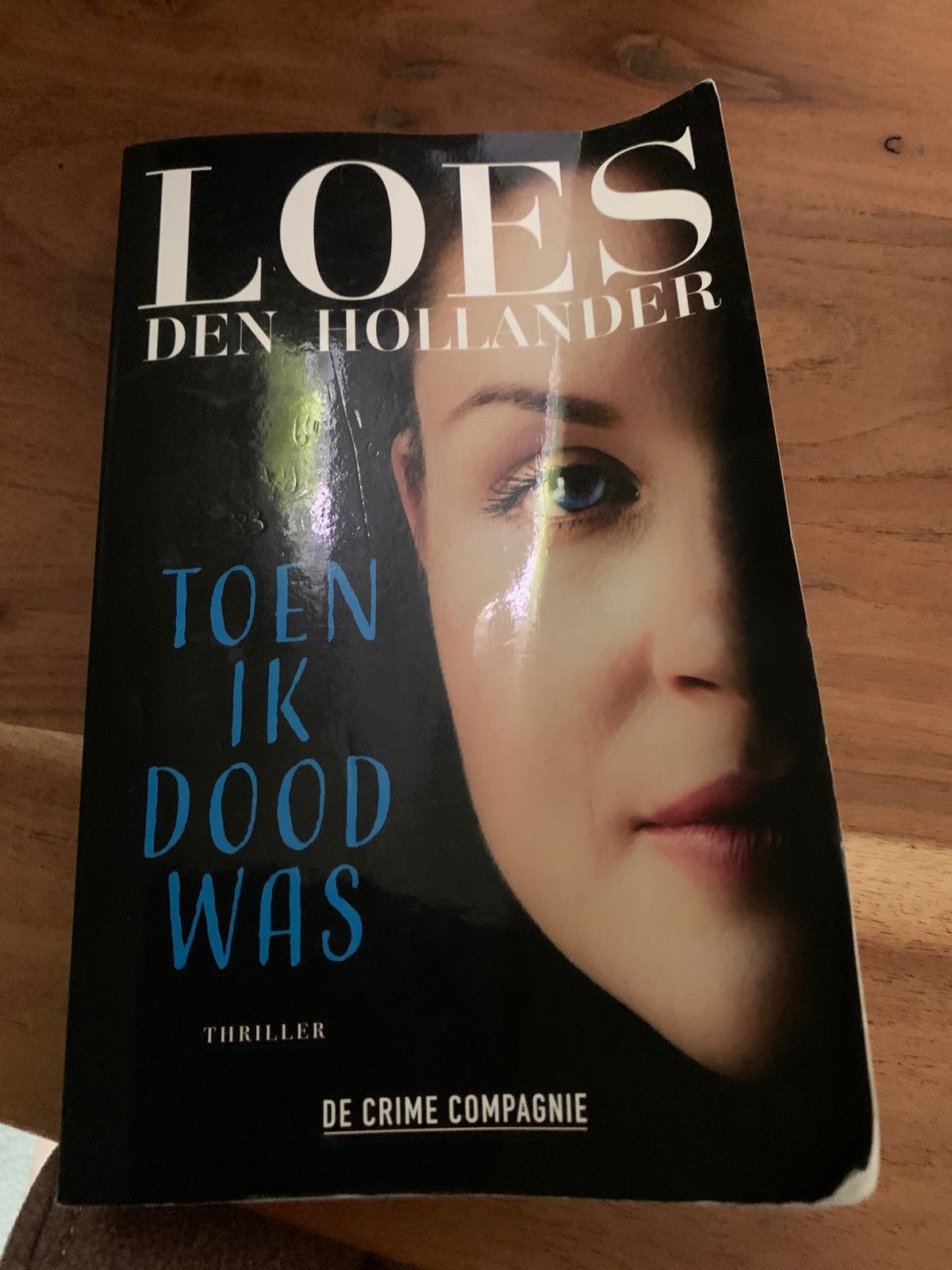 Boek Toen ik dood was (Loes den Hollander), Ophalen of Verzenden, Zo goed als nieuw