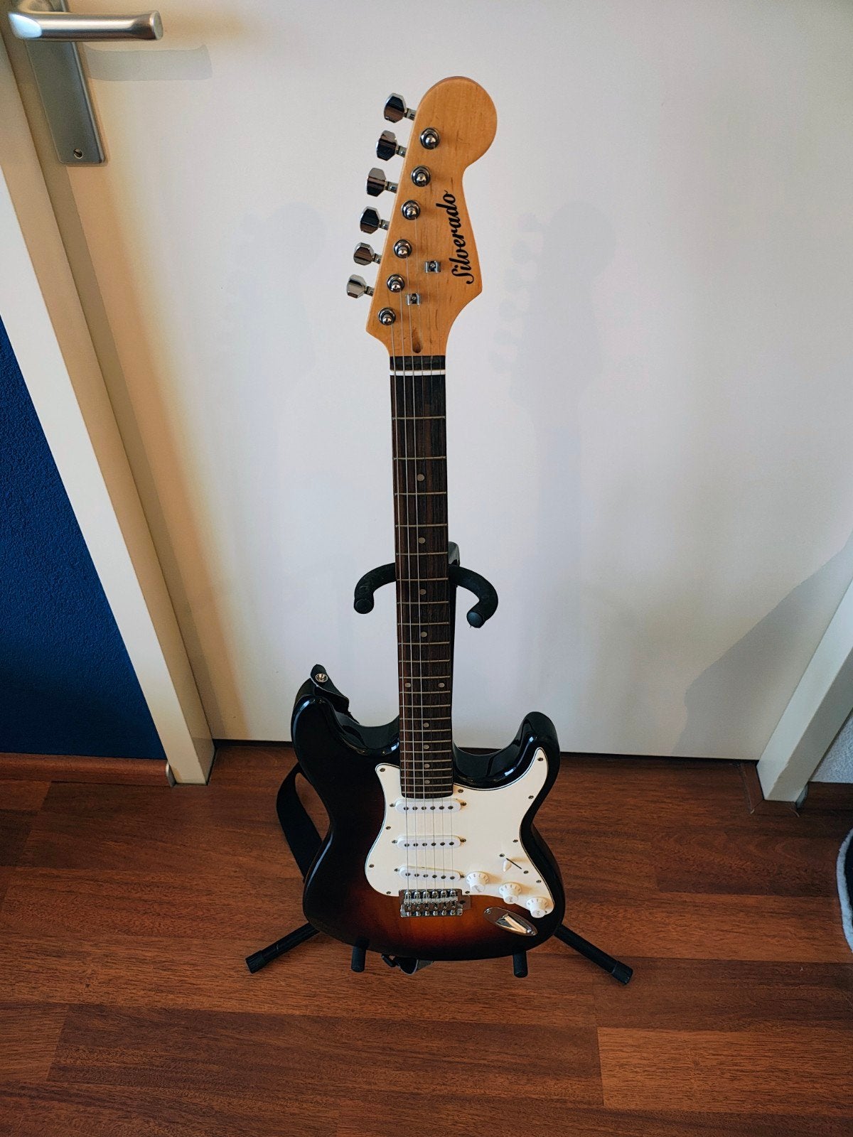 Foto 3 van Silverado elektrische gitaar met versterker, standaard & tas