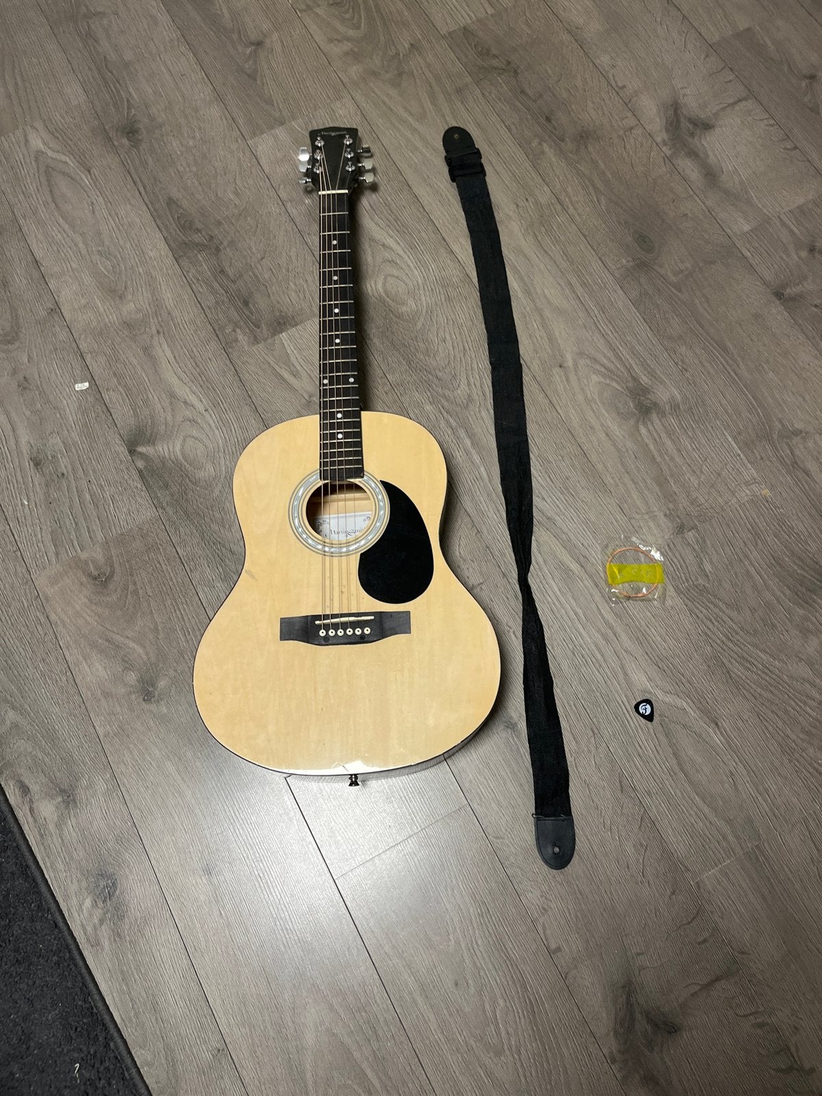 Akoestische gitaar met band en plectrum, Ophalen, Gebruikt, Western- of Steelstringgitaar