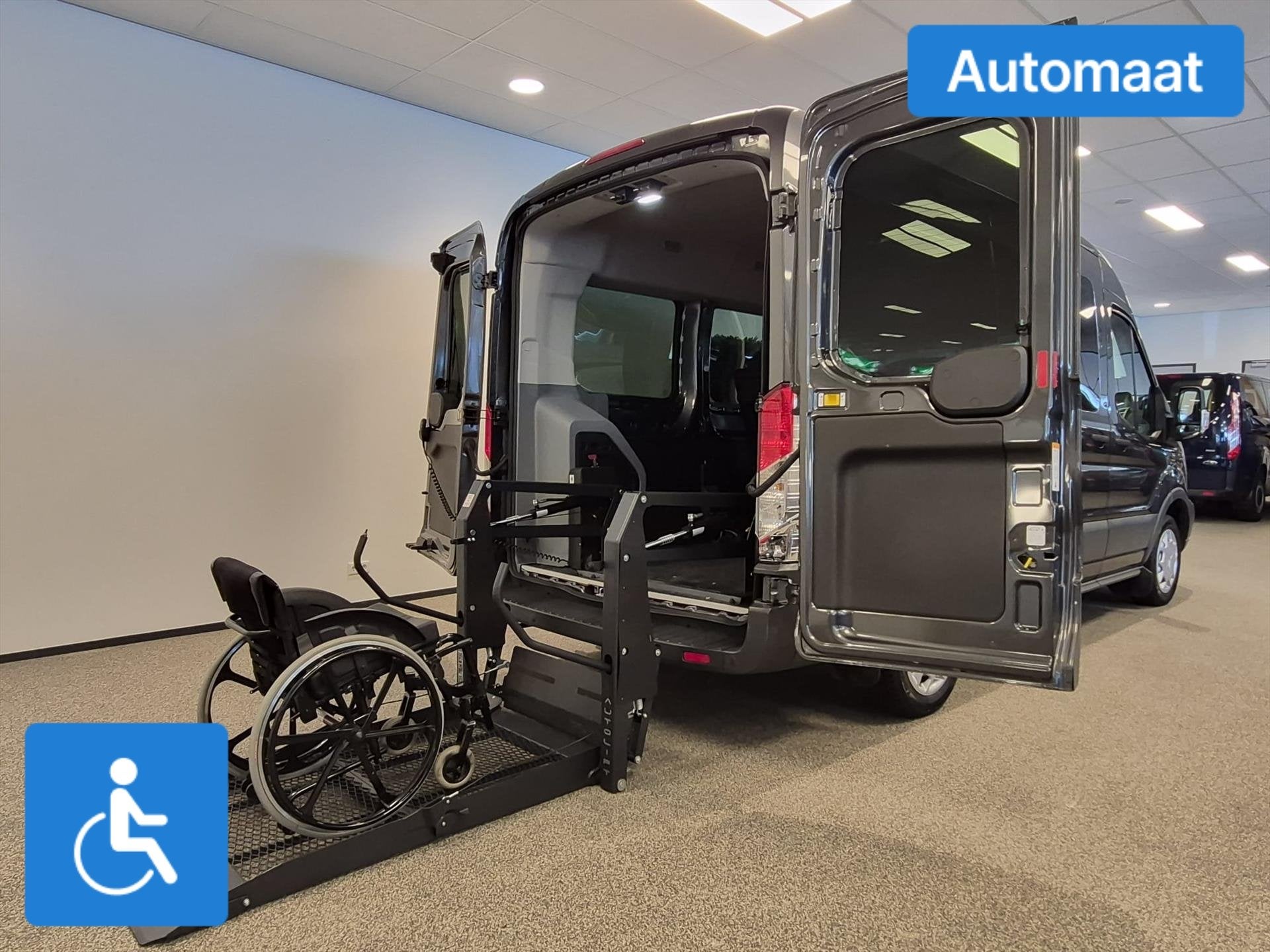 Ford Transit L2H2 Rolstoelbus Automaat - rolstoel voorin, Automaat, 12 maanden, Stof, Zwart