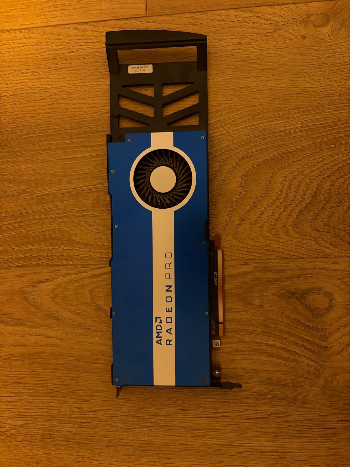 AMD Radeon Pro W5500 Videokaart (niet getest), Computers en Software, Gebruikt, AMD, DisplayPort, GDDR6