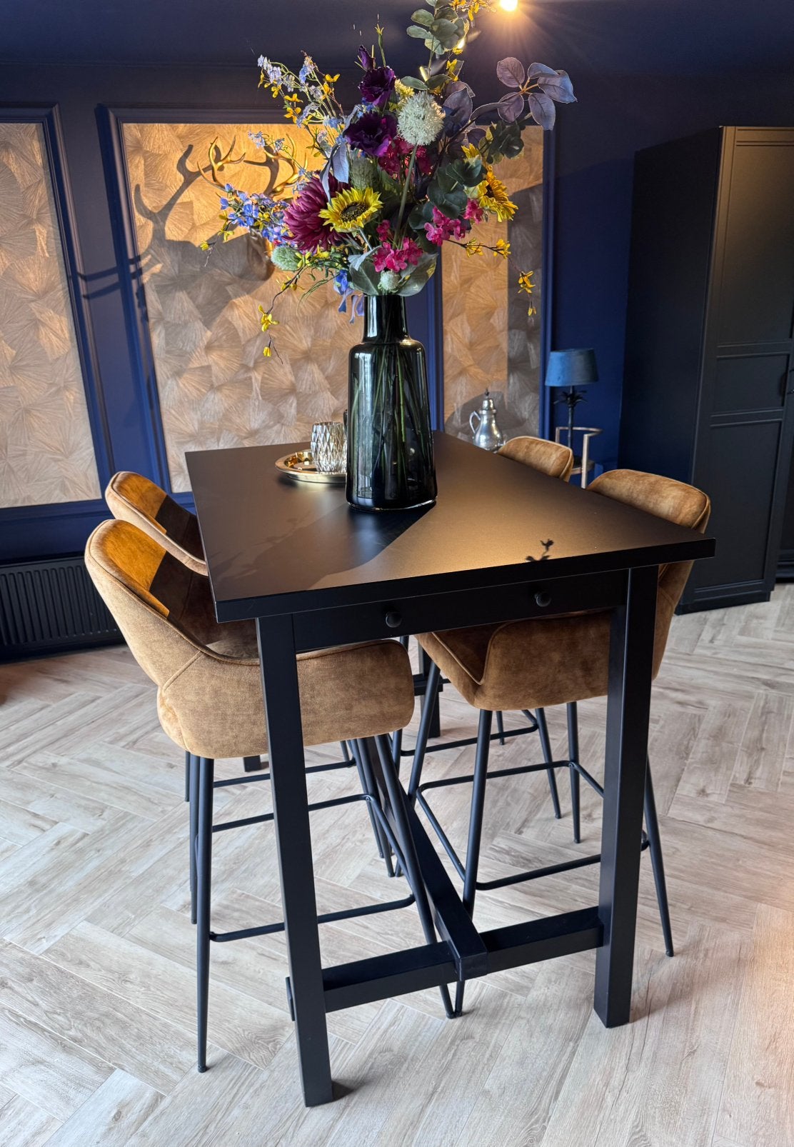 Bartafel met 4 luxe velvet barstoelen – nieuwstaat, Huis en Inrichting, Ophalen, Met voetsteun, Nieuw, 90 cm of meer