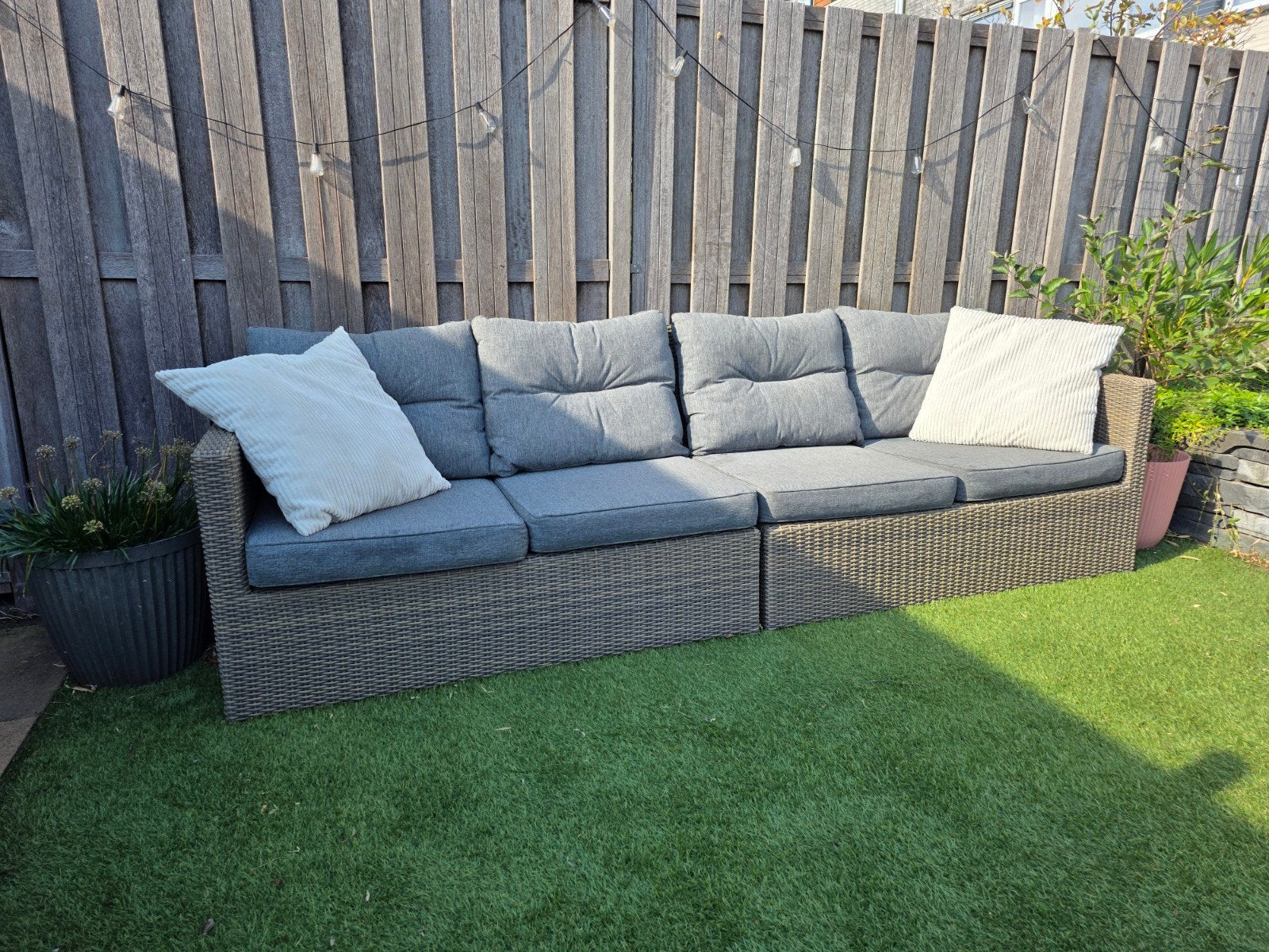 Tierra Outdoor Loungeset met Bank, Middenstuk en Poefs, Tuin en Terras, Ophalen, Gebruikt, Rotan, Loungeset