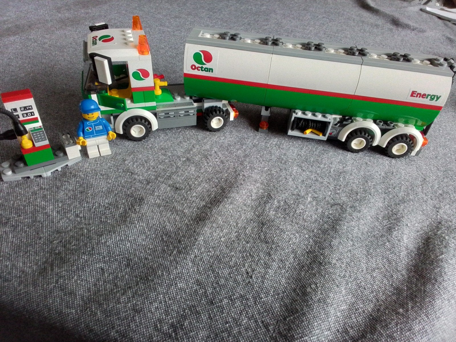 Lego City Octan Tankwagen met Minifiguur en Pomp set 3180, Gebruikt, Lego, Ophalen of Verzenden, Complete set