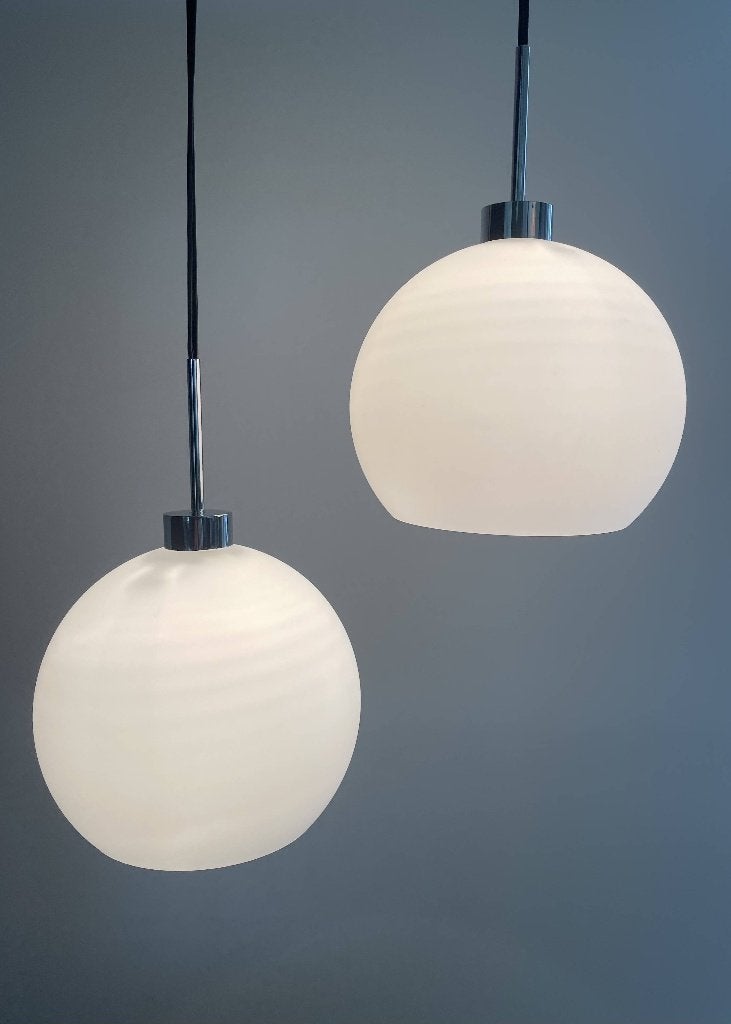 Set van 2 Herstal Glazen Hanglampen / Bolllampen Met Dimmer, Gebruikt, Scandinavisch, Ophalen of Verzenden, Glas