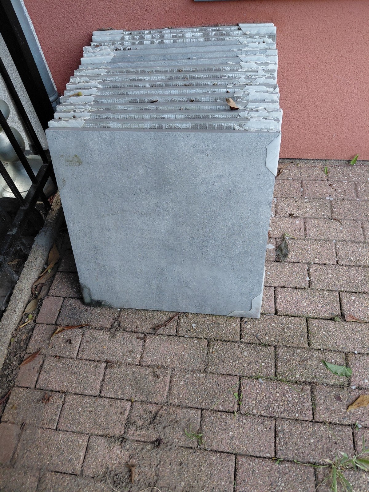 Gebruikte grijze tegels voor terras of pad, Gebruikt, 40 tot 60 cm, Vloertegels, Overige materialen