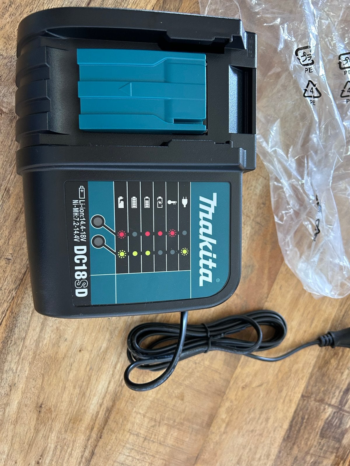 Makita DC18SD Oplader voor Li-ion/Ni-MH accu's, Verzenden, Nieuw, Minder dan 400 watt, Overige typen