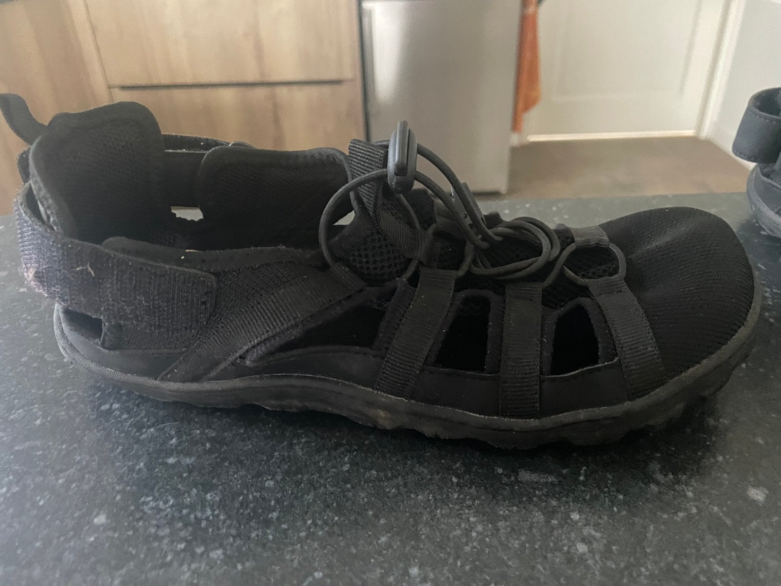 Dames sandaal barefoot zennor 2 black maat 40, Kleding | Dames, Schoenen, Ophalen of Verzenden, Zo goed als nieuw, Zwart, Sandalen of Muiltjes