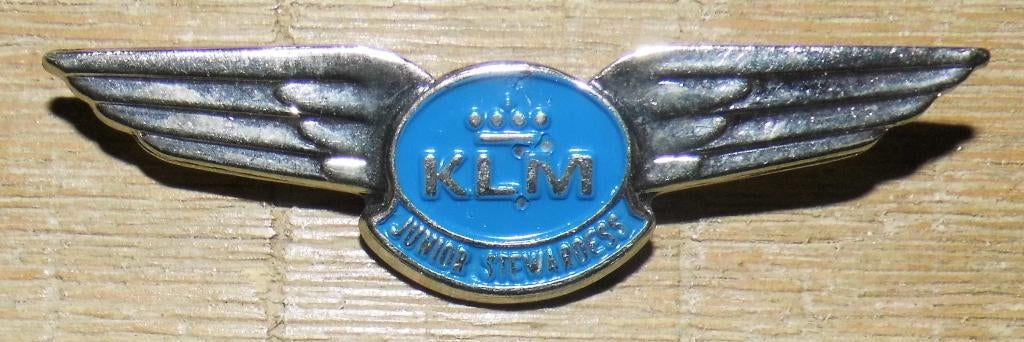 Speld KLM, Junior Stewardess, Verzamelen, Speldjes, Pins en Buttons, Ophalen of Verzenden, Gebruikt, Transport, Speldje of Pin