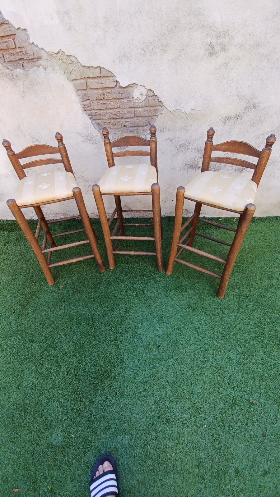 Set van 3 houten barkrukken met stoffen zitting, Ophalen, Gebruikt, 60 tot 90 cm, 3 krukken