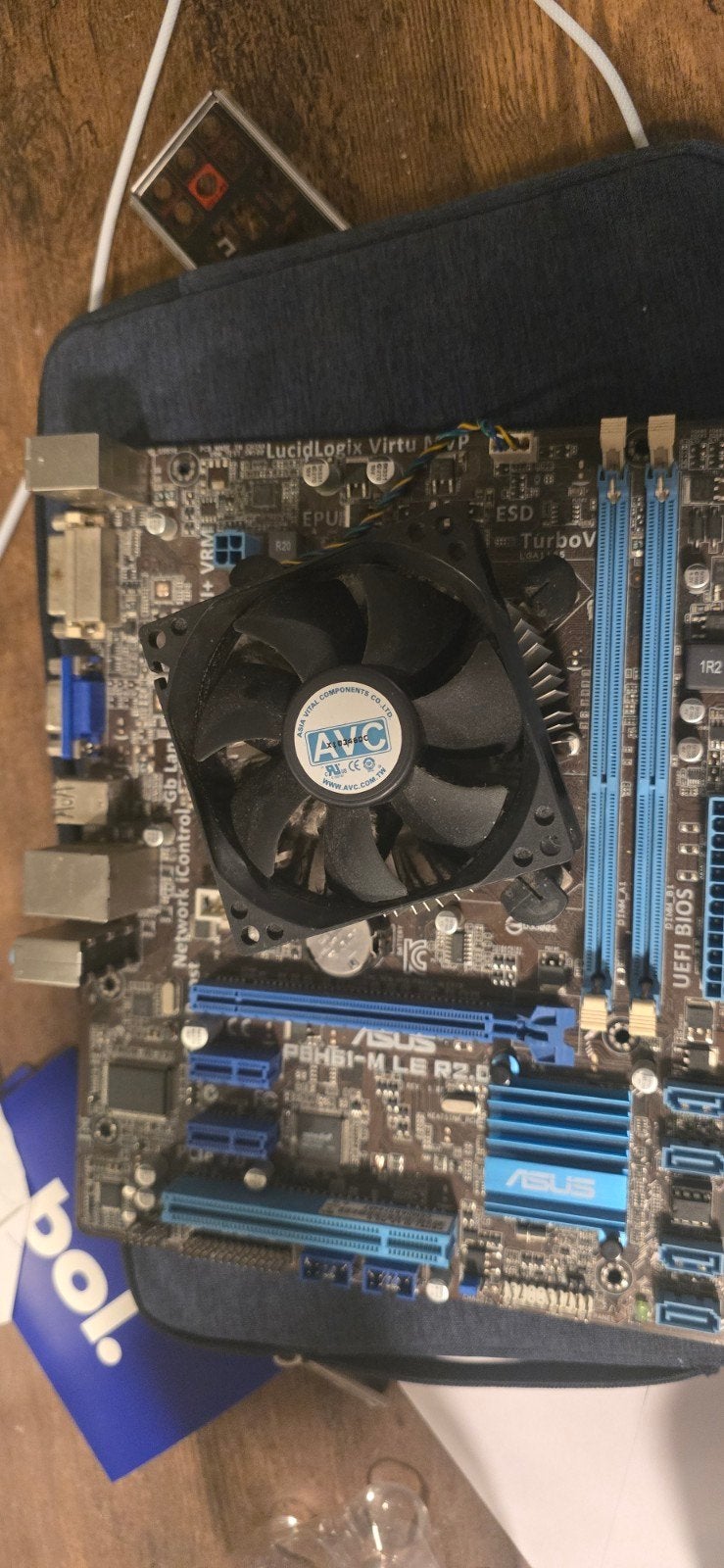 ASUS P8H61-M LE R2.0 Moederbord met Intel CPU en koeler, Gebruikt, DDR3, Ophalen of Verzenden, Micro-ATX
