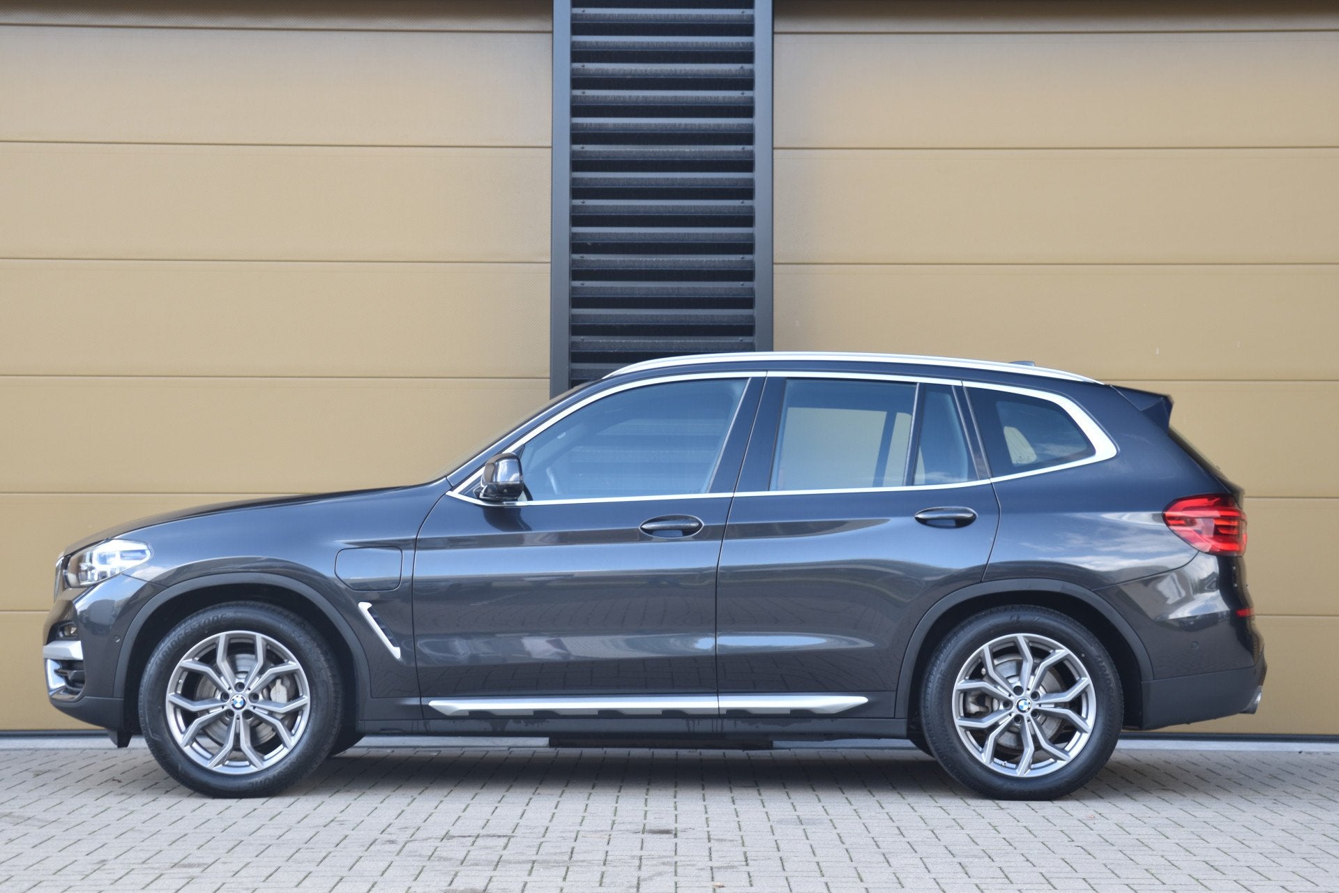 BMW X3 xDrive30e eDrive Edition * Trekhaak * Adaptieve LED *, Automaat, Gebruikt, Vierwielaandrijving, 129 €/maand