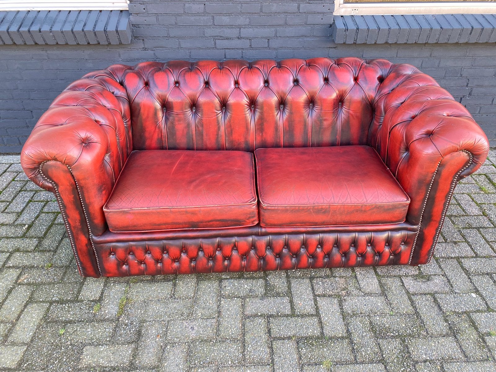 Engesle Chesterfield bank Oxblood rood, Ophalen, 125 cm of meer, Leer, Zo goed als nieuw