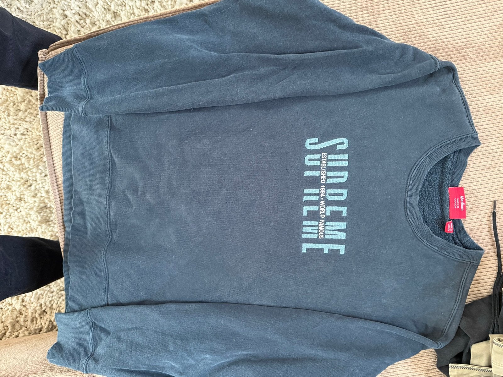 Supreme world famous Crewneck Sweater Maat M - Donkerblauw, Kleding | Heren, Truien en Vesten, Ophalen of Verzenden, Zo goed als nieuw