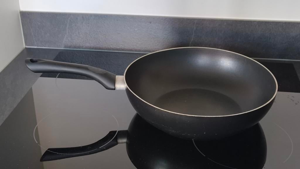 Wokpan 28cm - Ideaal voor roerbakgerechten, Huis en Inrichting, Keuken | Potten en Pannen, Gebruikt, Aluminium, Ophalen of Verzenden