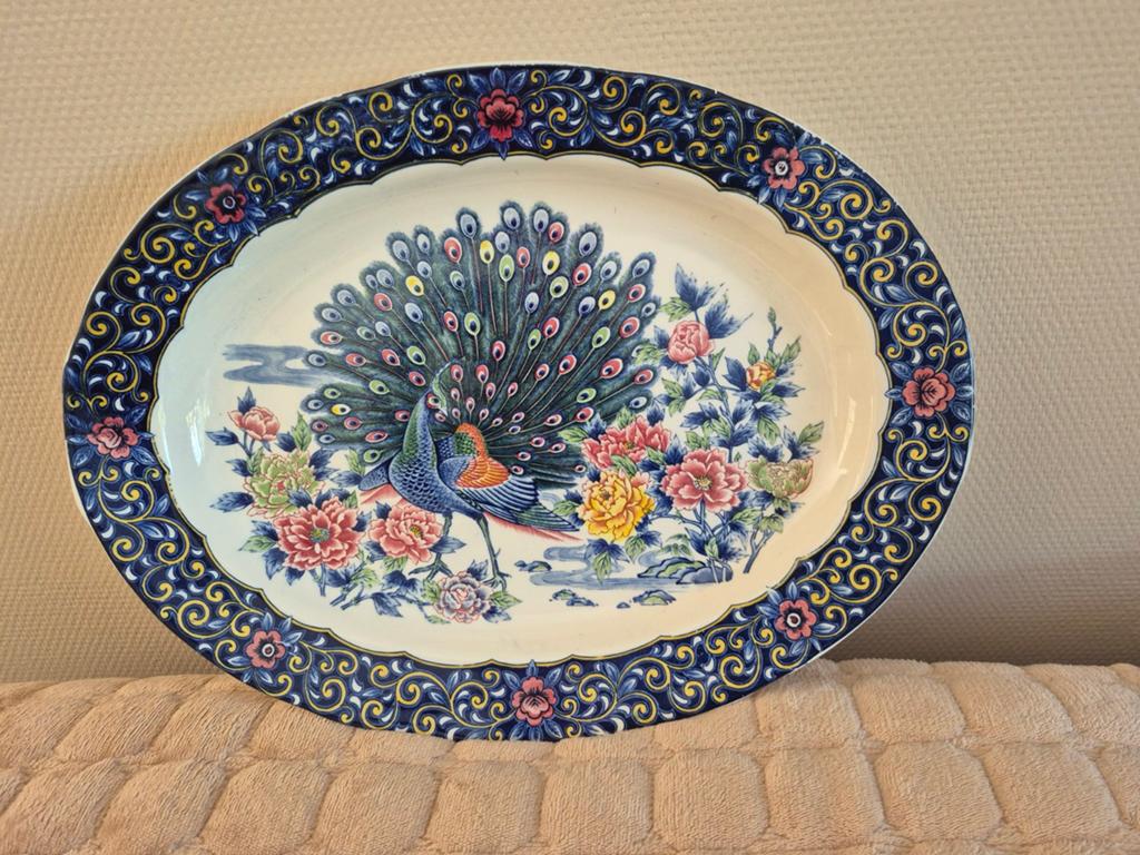 Imitatie Porseleinen schaal met blauwpauw, Ophalen of Verzenden, Gebruikt, Porselein, Bord of Schaal