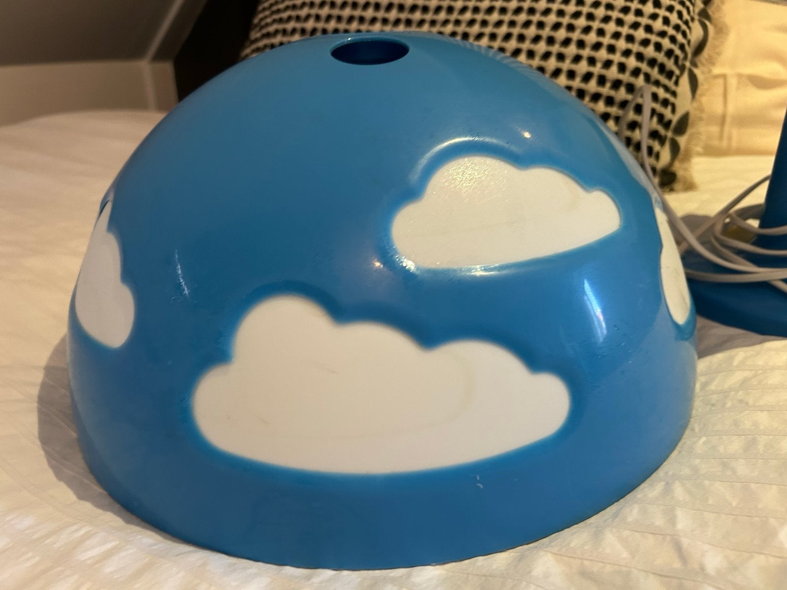 Blauwe lamp met wolkenpatroon v Ikea vintage- Kinderkamer, Kinderen en Baby's, Ophalen of Verzenden, Gebruikt, Overige typen