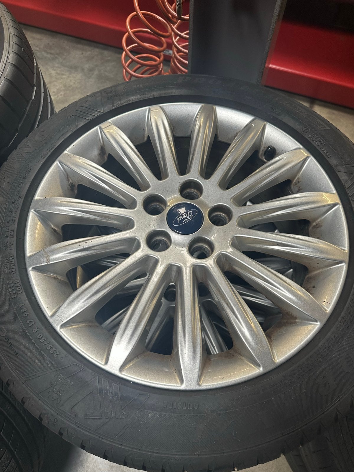 Orginele Ford 17inch velgen met goede zomerbanden 225/50 R17, Ophalen, Gebruikt, Banden en Velgen, 17 inch