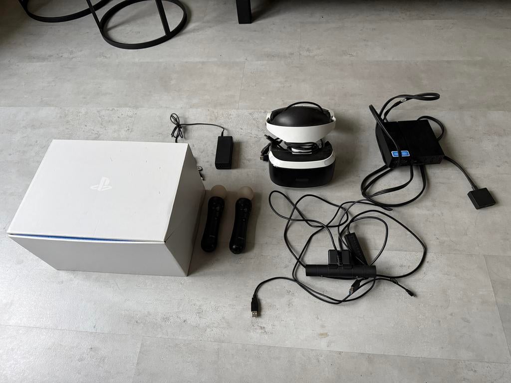 Sony PlayStation VR-bril V2 met Move Controllers en Camera, Spelcomputers en Games, Virtual Reality, Ophalen, Zo goed als nieuw